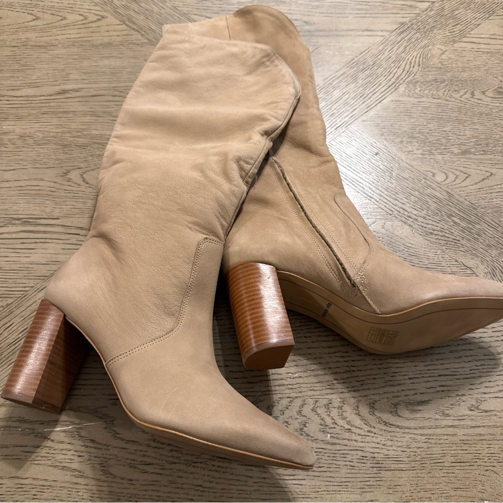 DOLCE VITA Nedi BOOTS Size 8.5 Brown Suede Pointed Toe Knee High Heel Western